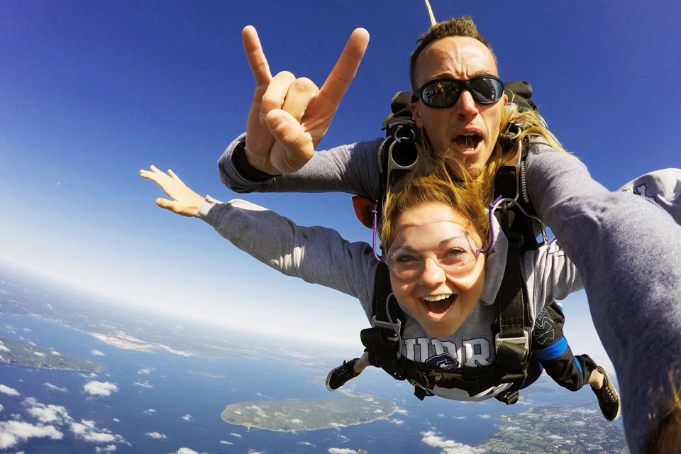 tandem skydiving